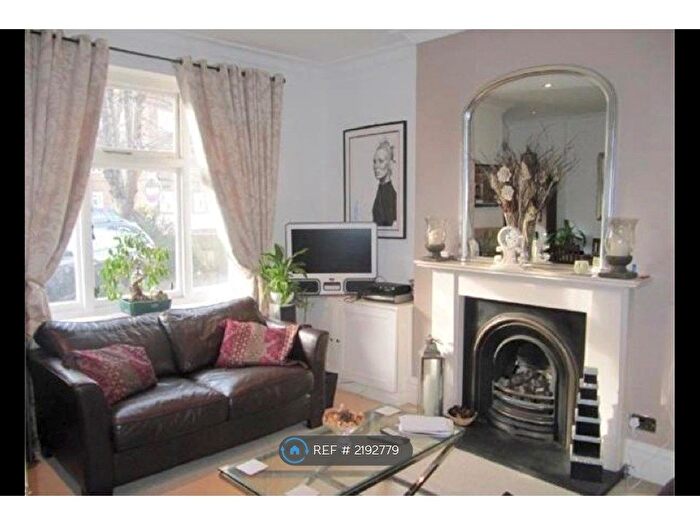 1 Bedroom Flat To Rent In Trouville Road, Clapham, SW4