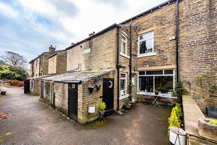 4 Bedroom Terraced House For Sale In The Wells, Trimmingham, Halifax, HX2