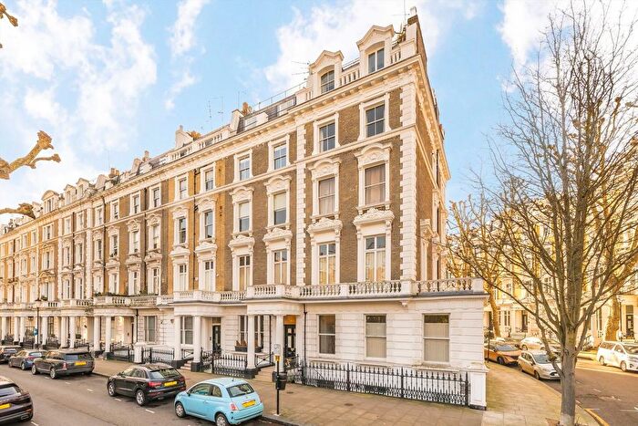 2 Bedroom Flat For Sale In Linden Gardens, Notting Hill, W2