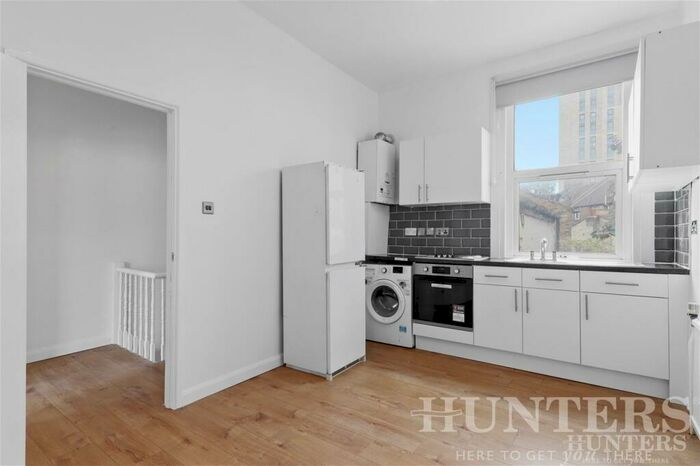 2 Bedroom Flat To Rent In Westerefield Road, London, N15