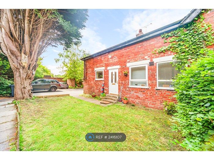 3 Bedroom Semi-Detached House To Rent In Blackwood Cottage, Leeds, LS17