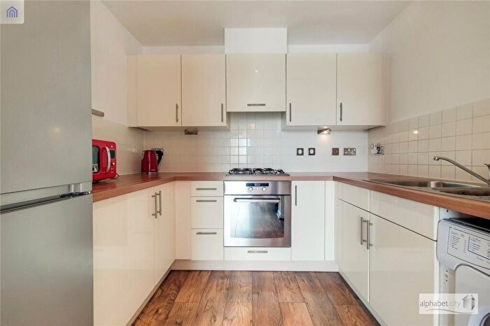1 Bedroom Flat To Rent In Explorers Court, Newport Avenue, London, E14