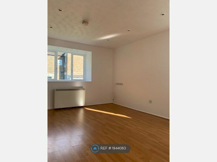 2 Bedroom Flat To Rent In Skinner Court, London, E17