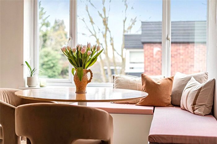 1 Bedroom Flat To Rent In Mount Felix, Walton On Thames, KT12