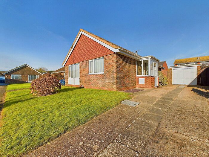 2 Bedroom Bungalow For Sale In Penleigh Close, Lancing, BN15