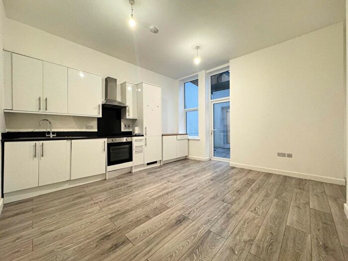 1 Bedroom Flat To Rent In Holly Lane, Ilford, IG3