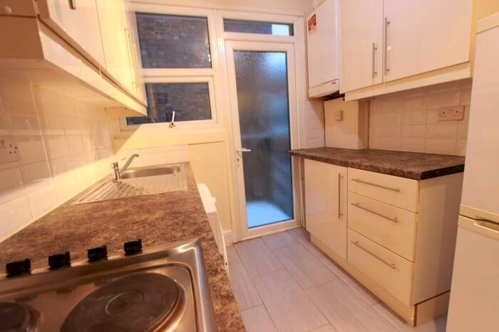 2 Bedroom Apartment To Rent In Woodhouse Road, London, N12
