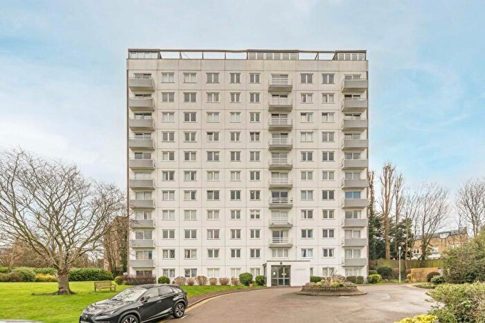 2 Bedroom Flat For Sale In Eaton Drive, Kingston Upon Thames, KT2
