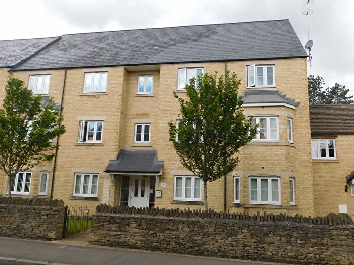 2 Bedroom Flat To Rent In Meadow Lane, Witney, OX28