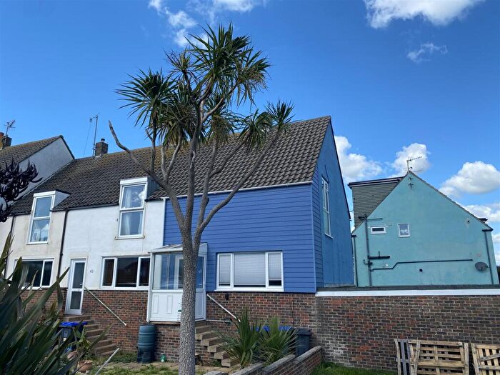 2 Bedroom End Of Terrace House To Rent In Beach Green, Shoreham Beach, BN43