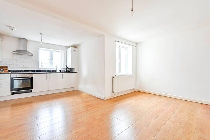 2 Bedroom Flat To Rent In Chapel Street, Woking, GU21