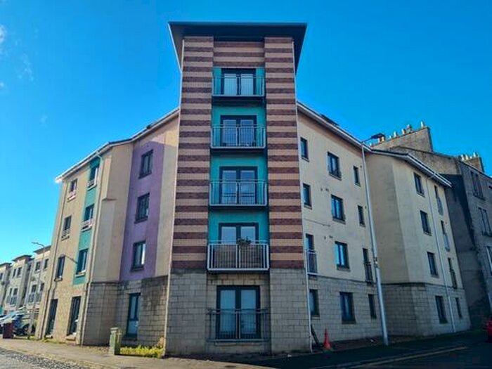 2 Bedroom Flat To Rent In Milton Street, Dundee, DD3