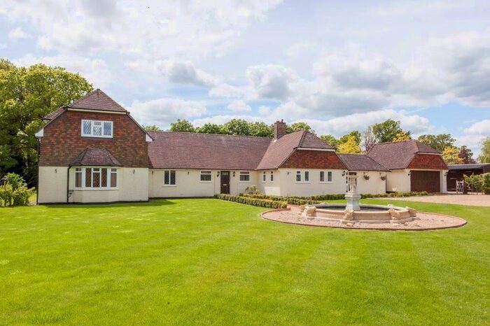 4 Bedroom Detached House For Sale In Hayes Lane, Slinfold, RH13