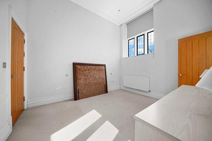 2 Bedroom Apartment To Rent In Courtyard House, The Ridgeway, London, NW7