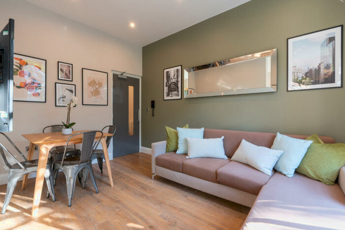 4 Bedroom Flat To Rent In Jesmond View, Newcastle, NE2