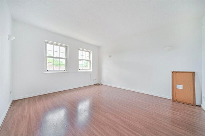 2 Bedroom Apartment To Rent In Sophia Square, London, SE16