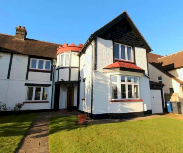 4 Bedroom Semi-Detached House To Rent In Newcombe Park, Mill Hill, NW7