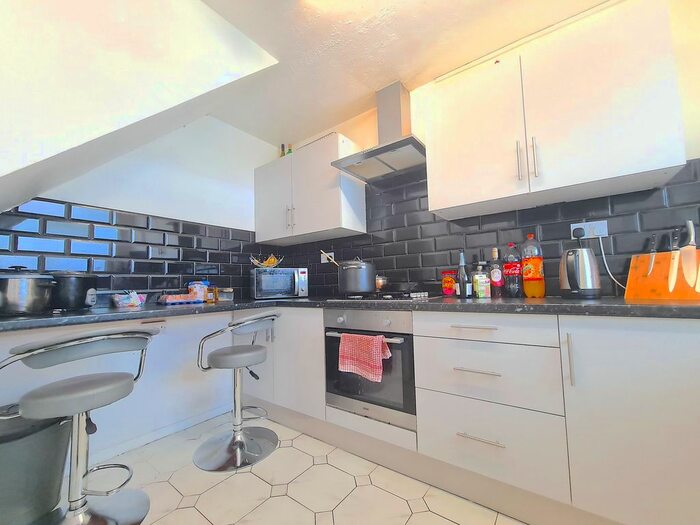 3 Bedroom Maisonette To Rent In Lodore Street, London, E14