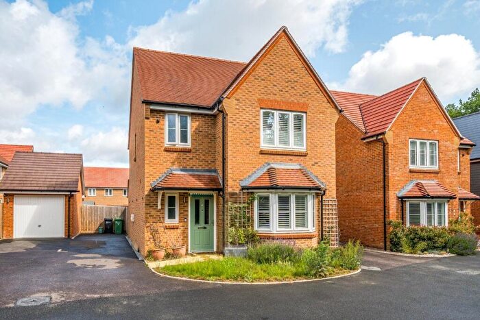 3 Bedroom Detached House For Sale In Little Hannocks Close, Ash, Aldershot, Surrey, GU12