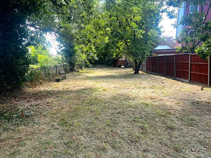 2 Bedroom End Of Terrace House To Rent In Laleham, Surrey, TW18