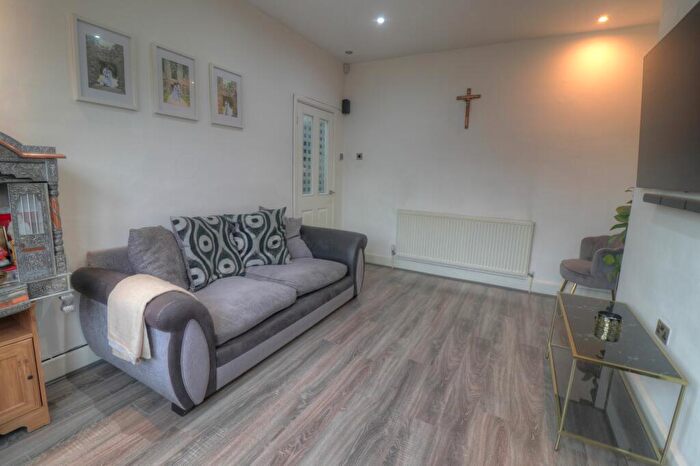 2 Bedroom Semi-Detached House For Sale In Roydene Crescent, Leicester, LE4