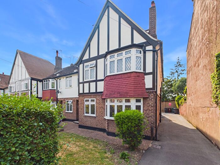 2 Bedroom Flat For Sale In Birkbeck Road, London, NW7