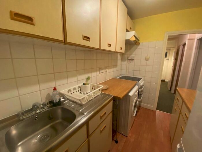 1 Bedroom Maisonette To Rent In Thames Avenue, Perivale, Greenford, UB6