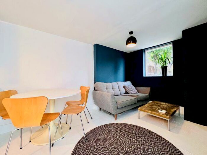 2 Bedroom Flat To Rent In Worsley Road, Leytonstone, E11