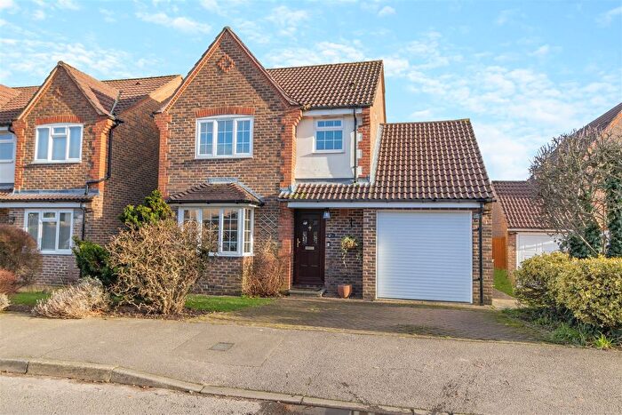 3 Bedroom Detached House For Sale In Williamson Way, Mill End, Rickmansworth, WD3