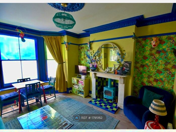 2 Bedroom Flat To Rent In West Hill, Hastings, TN34