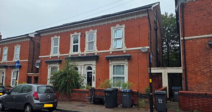 4 Bedroom Semi-Detached House For Sale In Braithwaite Road, Sparkbrook, Birmingham, West Midlands, B11