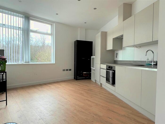 Studio To Rent In Chalfont Park, Gerrards Cross, SL9