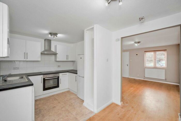 2 Bedroom House To Rent In Clifton Place, SE16