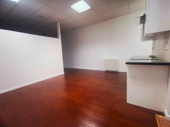 Studio To Rent In Shacklewell Lane, London, E8