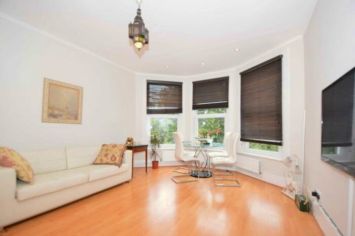 2 Bedroom Flat To Rent In Woodside Park Road, Woodside Park, London, N12