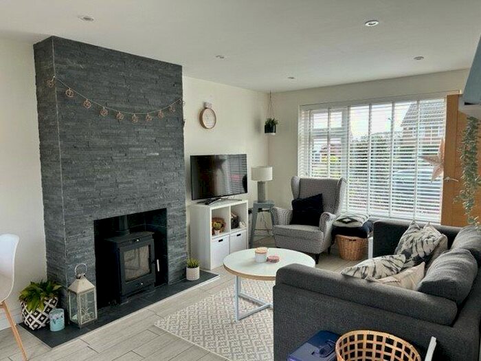 3 Bedroom Property To Rent In Dinas Road, Penarth, CF64