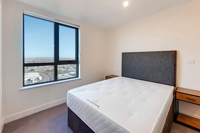 2 Bedroom Apartment To Rent In Green Street, London, NW10