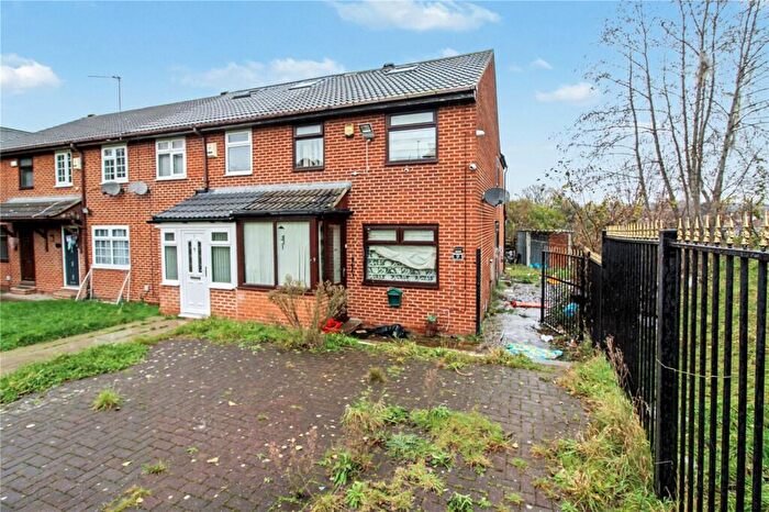 3 Bedroom End Of Terrace House For Sale In Hovingham Avenue, Leeds, West Yorkshire, LS8