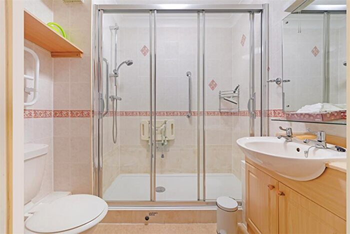 2 Bedroom Retirement Property For Sale In The Parade, Epsom, KT18