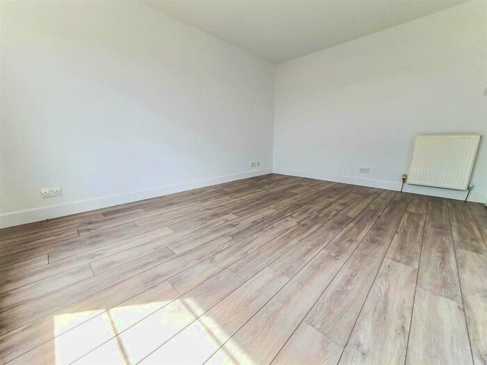 2 Bedroom Detached Bungalow To Rent In Gateside, Cupar, KY14