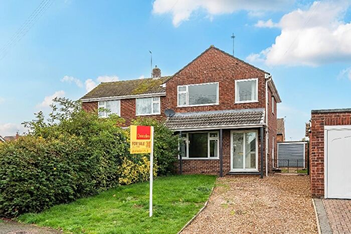 3 Bedroom Semi-detached House For Sale In Banbury, Oxfordshire, OX16