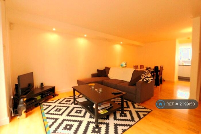 3 Bedroom Terraced House To Rent In Chronos Building, Whitechapel, E1