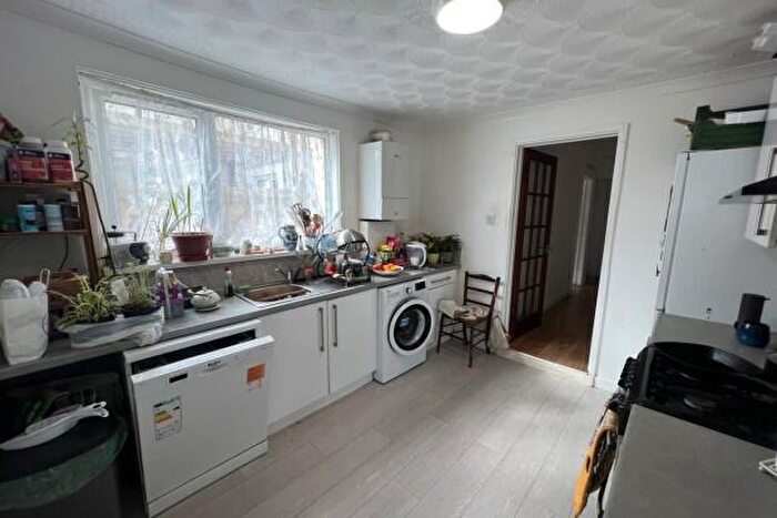 2 Bedroom Flat To Rent In Richards Terrace Cardiff, CF24