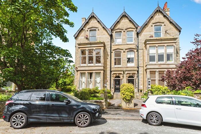 1 Bedroom Flat For Sale In St. Georges Square, Lytham St. Annes, Lancashire, FY8