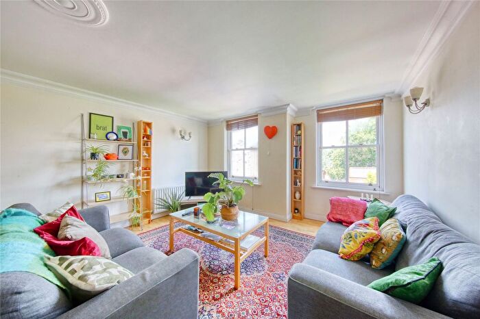 2 Bedroom Flat To Rent In Clapham Park Road, SW4