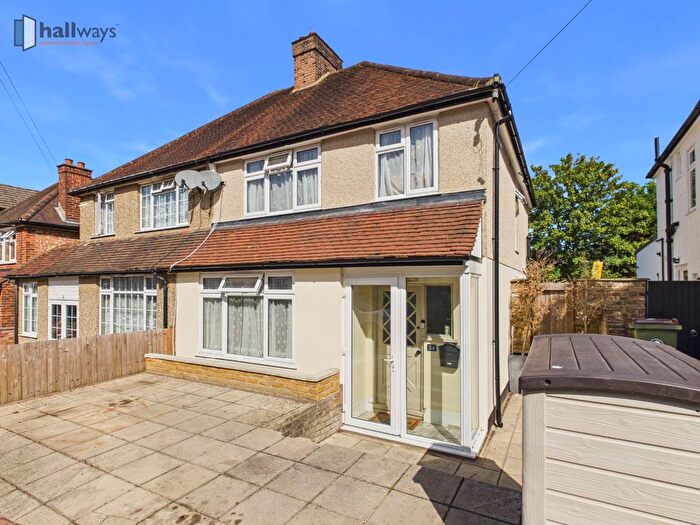 3 Bedroom Semi Detached House For Sale In Gordon Road, Carshalton, SM5