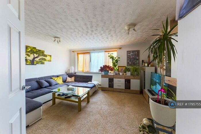 2 Bedroom Flat To Rent In Taranto Road, Southampton, SO16