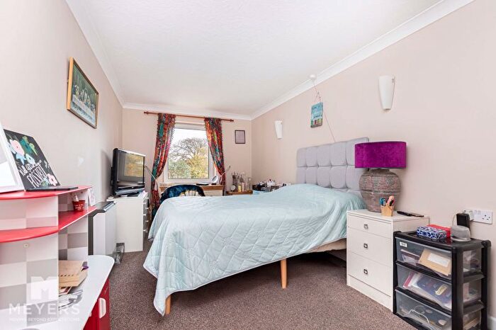 1 Bedroom Flat For Sale In Sea Road, Bournemouth, BH5