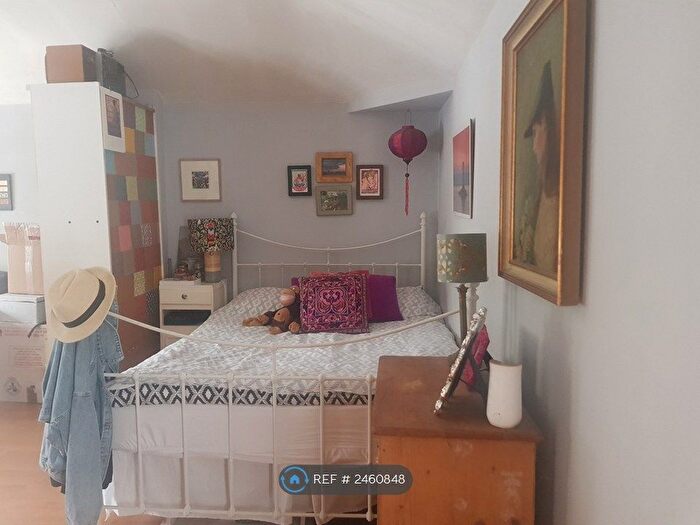 Studio To Rent In Beechcroft, Epsom, KT18