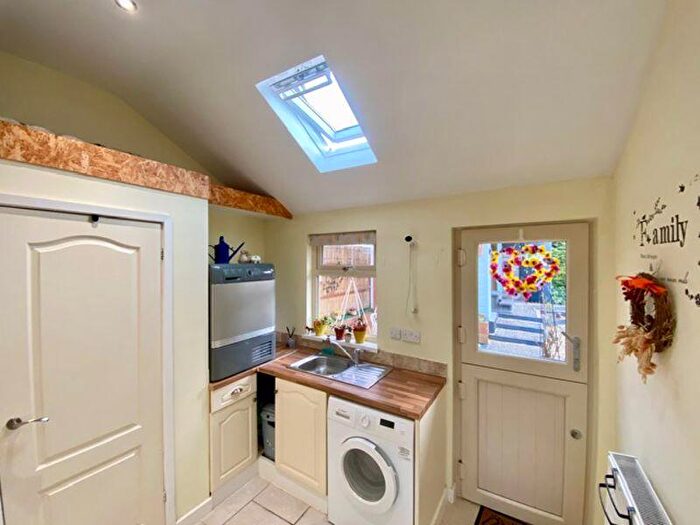 3 Bedroom Detached Bungalow For Sale In Stunning And Spacious Bungalow - Excellent Location, NG33
